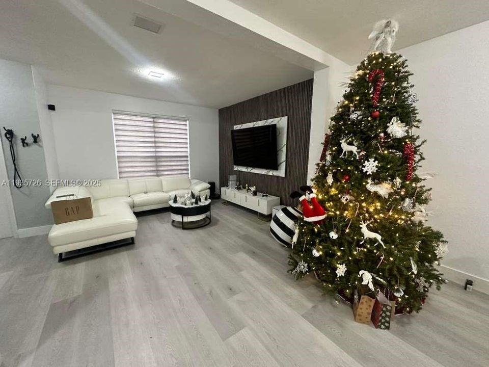 For Rent: $3,100 (3 beds, 2 baths, 1740 Square Feet)