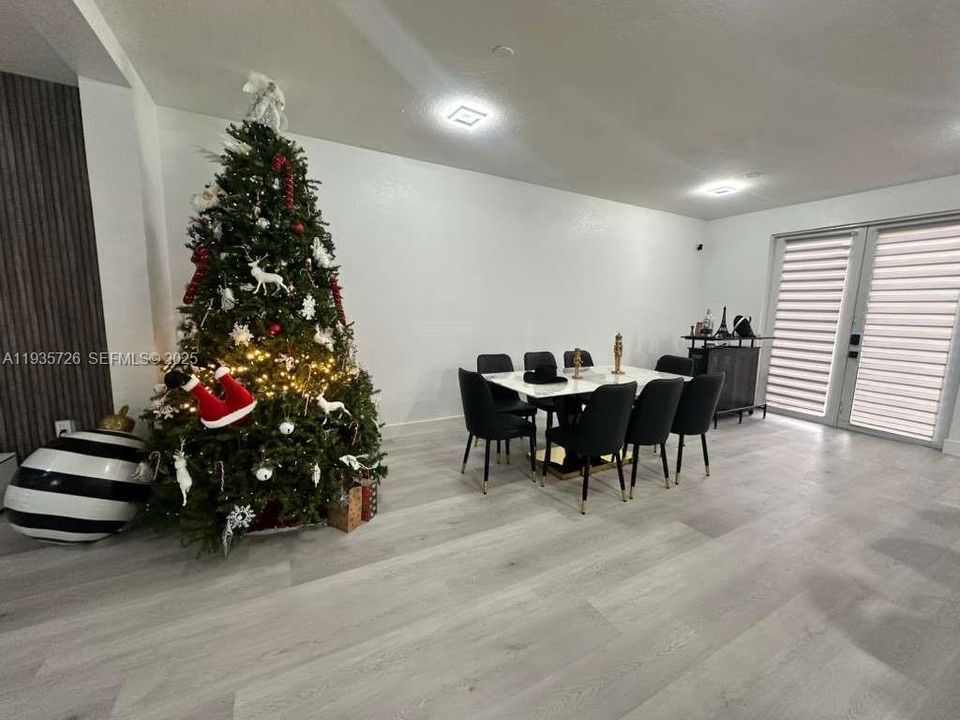 For Rent: $3,100 (3 beds, 2 baths, 1740 Square Feet)