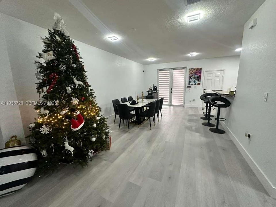 For Rent: $3,100 (3 beds, 2 baths, 1740 Square Feet)