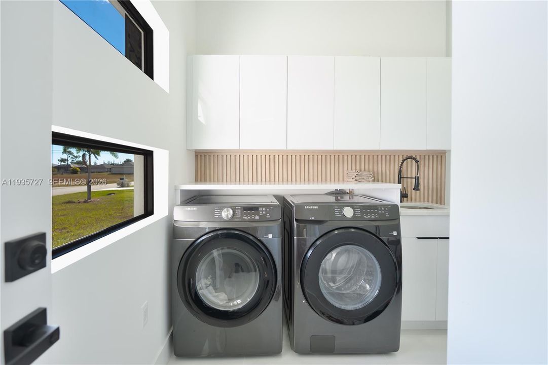 待售: $460,000 (4 贝兹, 3 浴室, 1732 平方英尺)