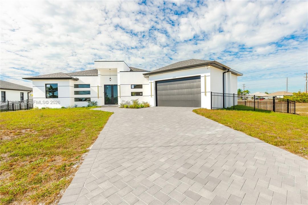 待售: $460,000 (4 贝兹, 3 浴室, 1732 平方英尺)