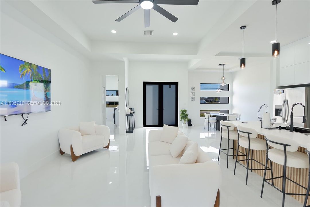 待售: $460,000 (4 贝兹, 3 浴室, 1732 平方英尺)