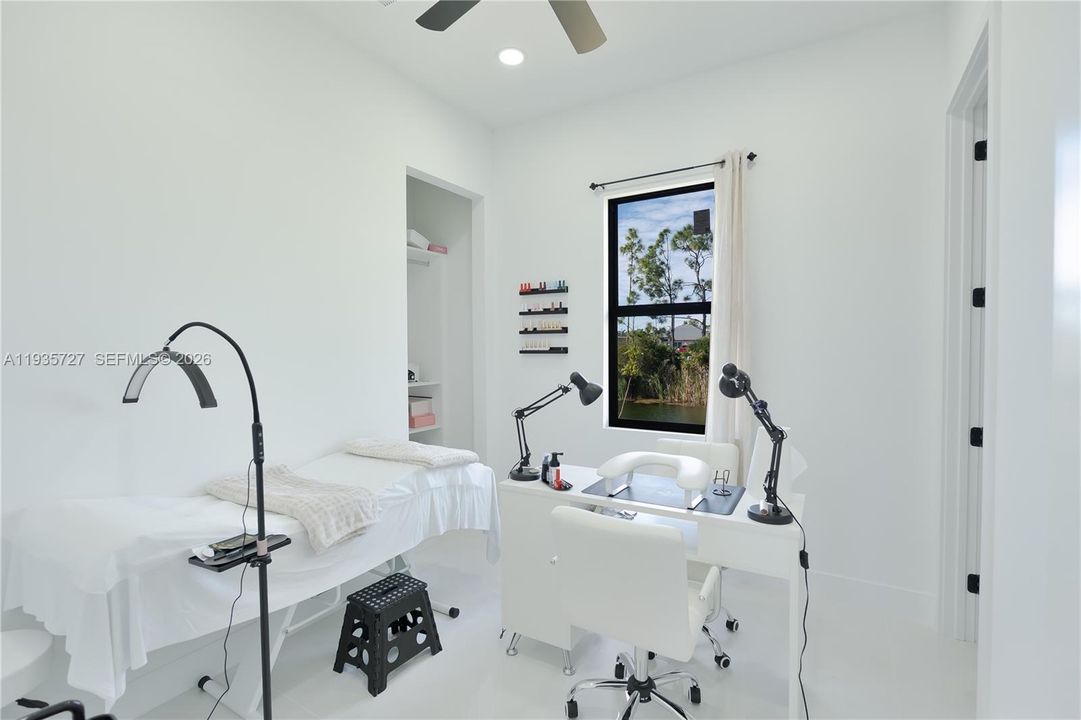 待售: $460,000 (4 贝兹, 3 浴室, 1732 平方英尺)