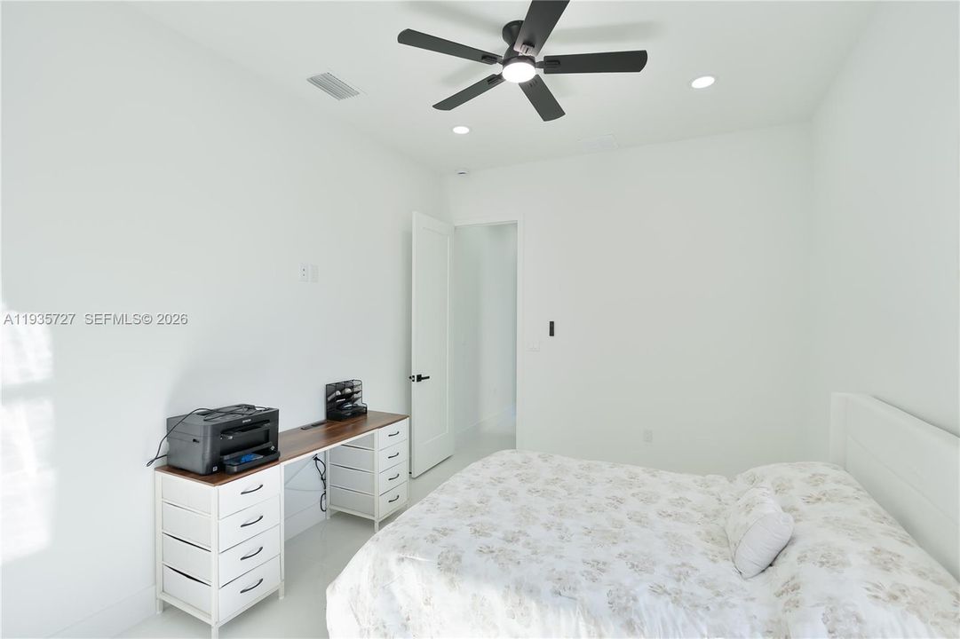 待售: $460,000 (4 贝兹, 3 浴室, 1732 平方英尺)