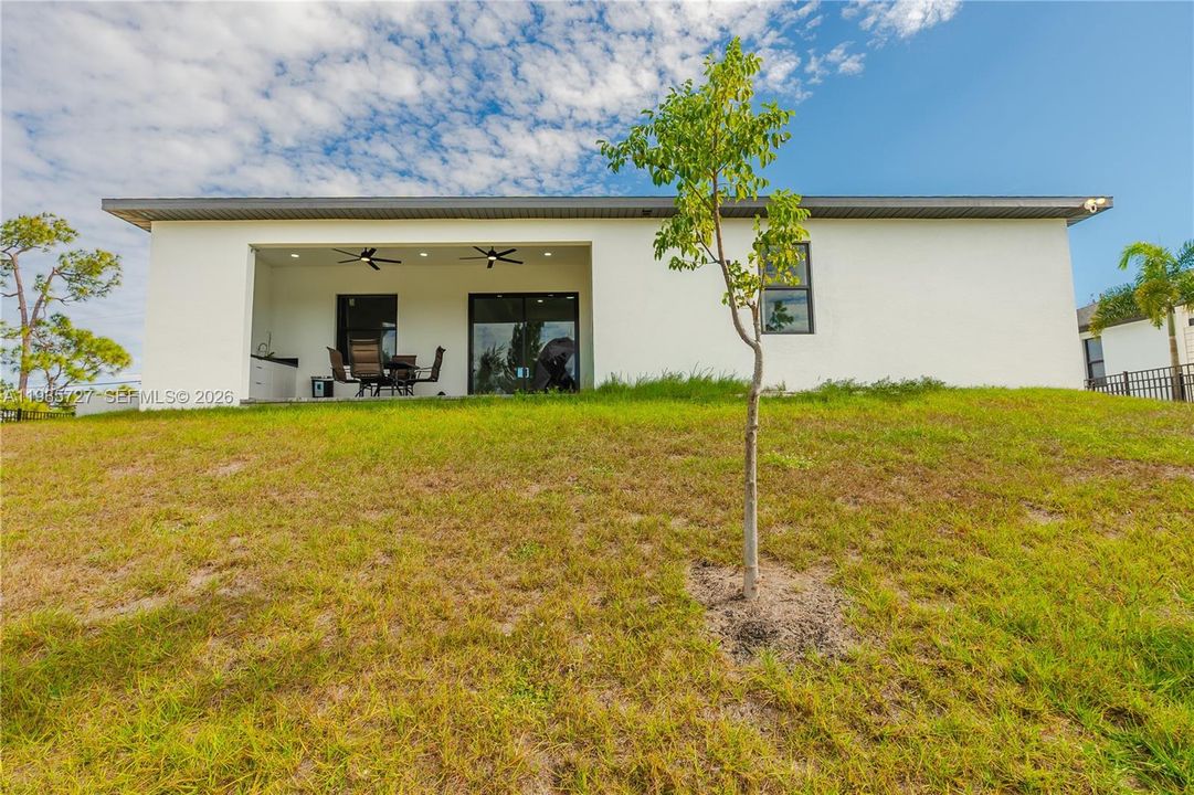 待售: $460,000 (4 贝兹, 3 浴室, 1732 平方英尺)