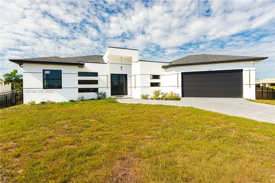 待售: $460,000 (4 贝兹, 3 浴室, 1732 平方英尺)