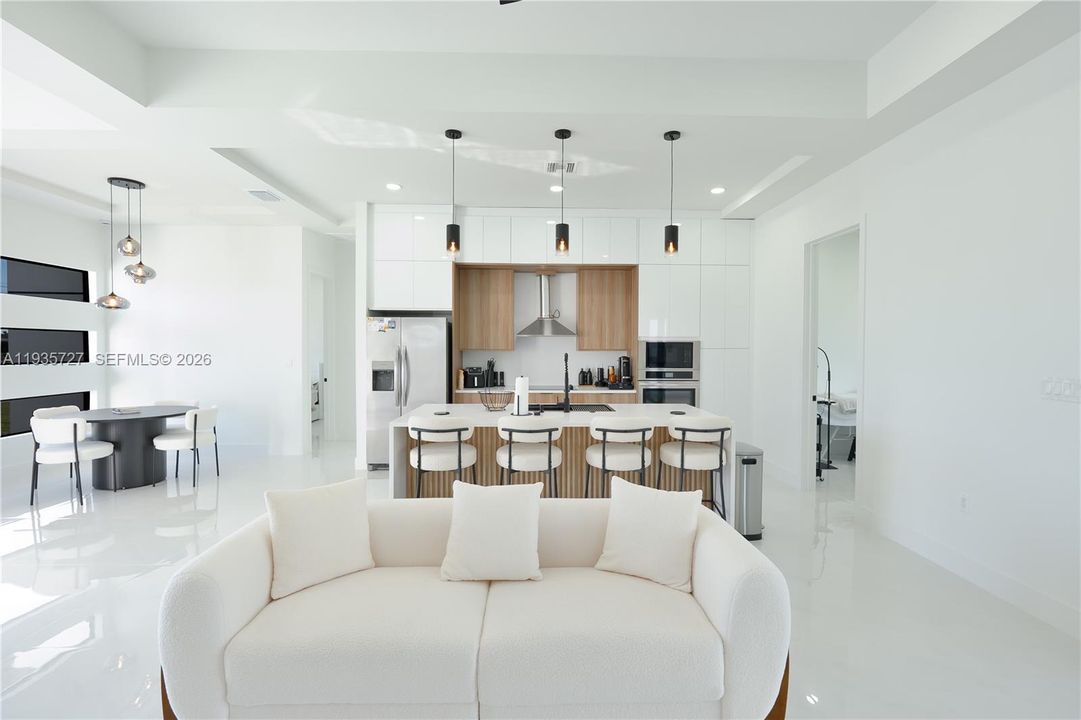 待售: $460,000 (4 贝兹, 3 浴室, 1732 平方英尺)