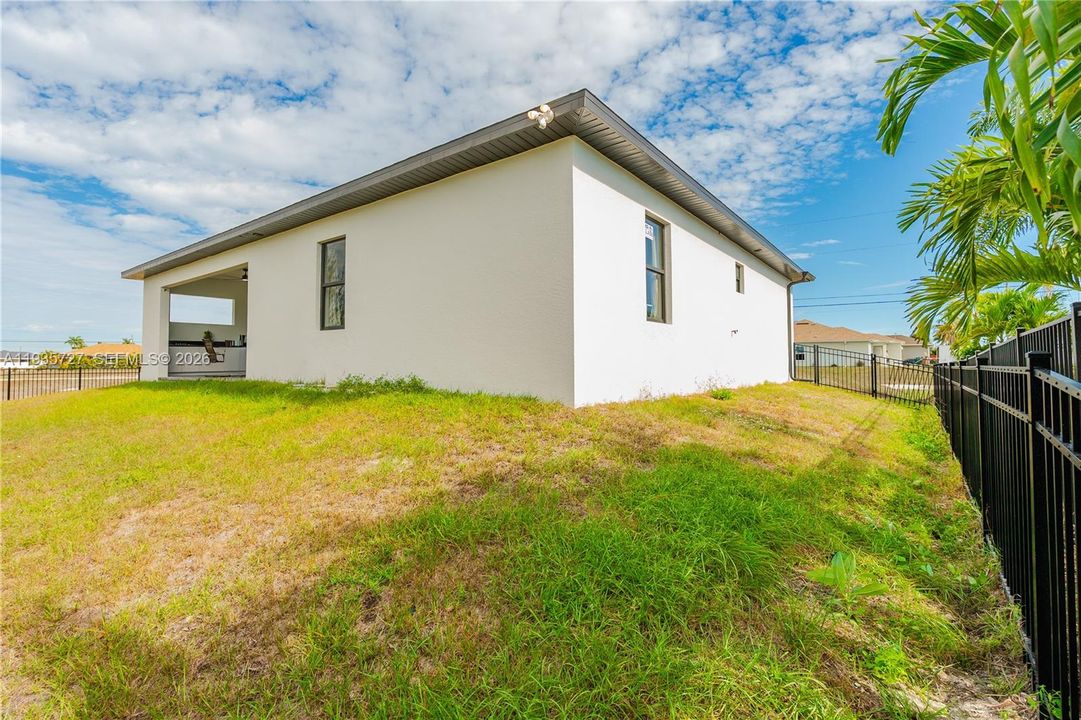 待售: $460,000 (4 贝兹, 3 浴室, 1732 平方英尺)