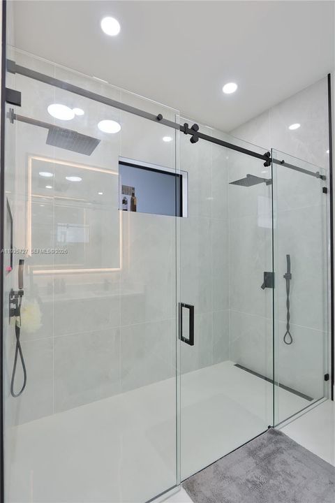 待售: $460,000 (4 贝兹, 3 浴室, 1732 平方英尺)