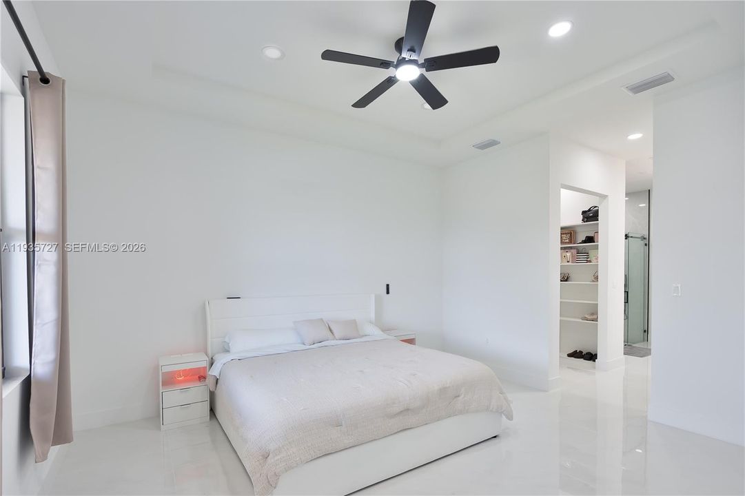 待售: $460,000 (4 贝兹, 3 浴室, 1732 平方英尺)