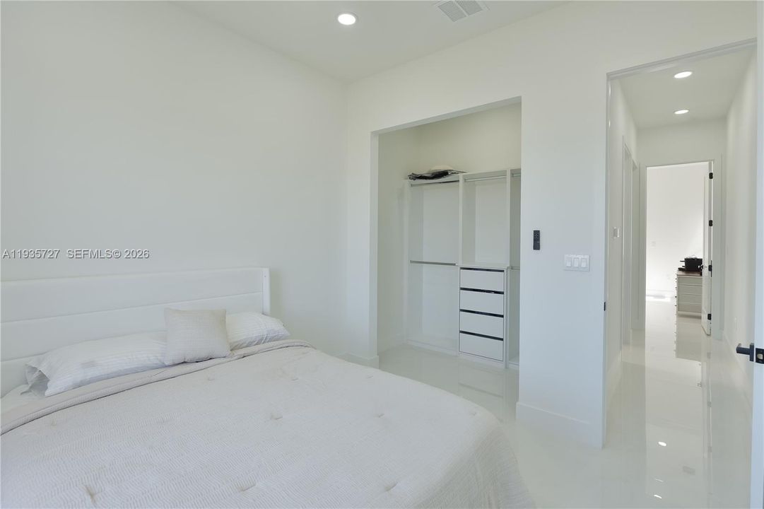 待售: $460,000 (4 贝兹, 3 浴室, 1732 平方英尺)