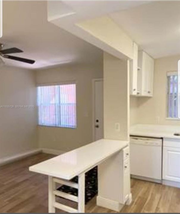 For Sale: $250,000 (1 beds, 1 baths, 835 Square Feet)