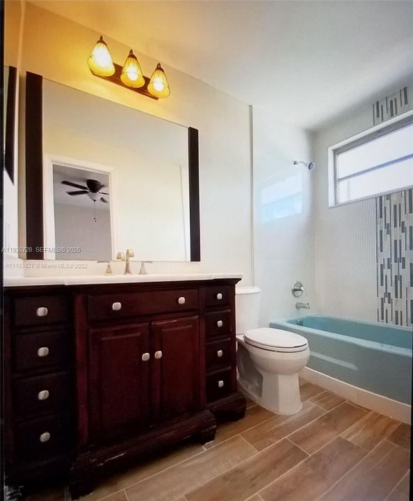 For Sale: $250,000 (1 beds, 1 baths, 835 Square Feet)