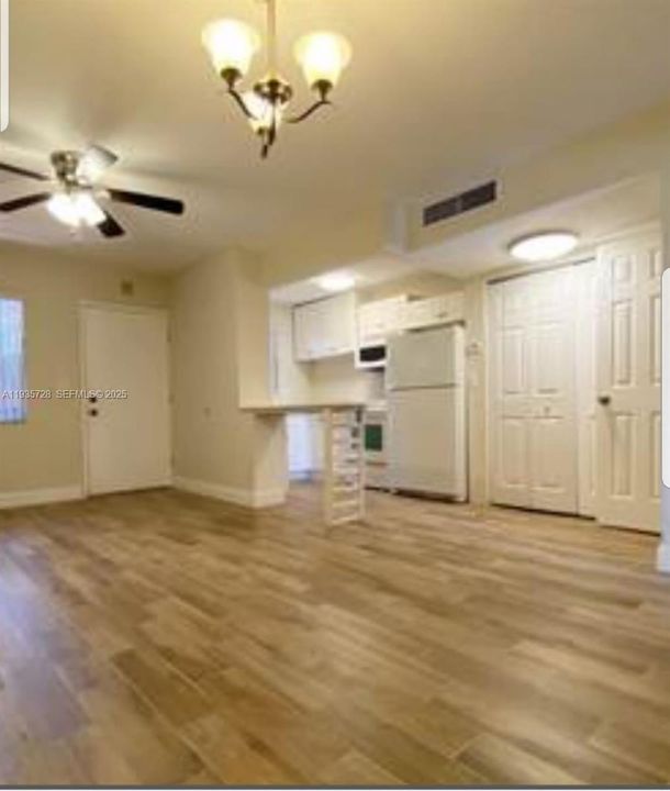 For Sale: $250,000 (1 beds, 1 baths, 835 Square Feet)