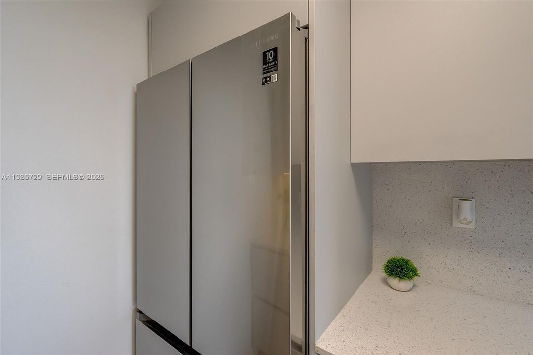 出租: $2,200 (1 贝兹, 1 浴室, 806 平方英尺)