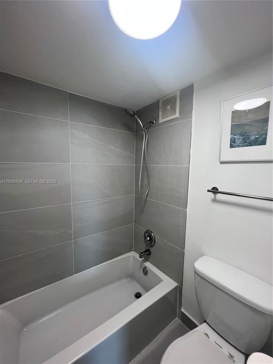 出租: $2,200 (1 贝兹, 1 浴室, 806 平方英尺)