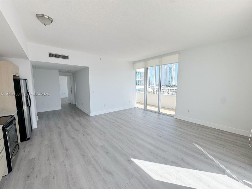 出租: $3,800 (2 贝兹, 2 浴室, 1036 平方英尺)