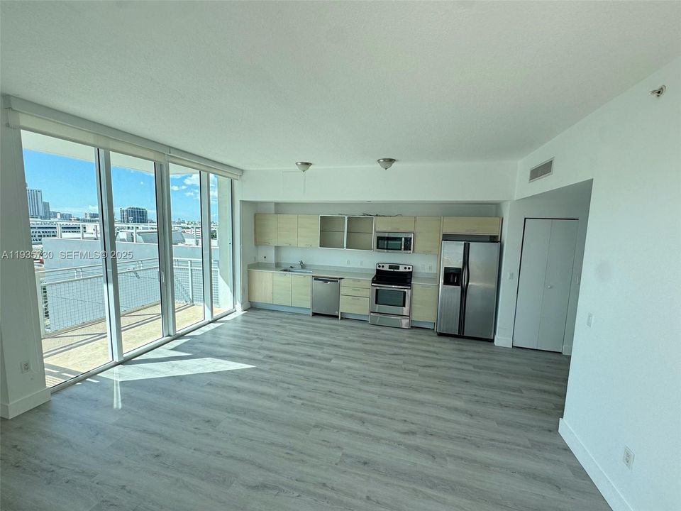 出租: $3,800 (2 贝兹, 2 浴室, 1036 平方英尺)