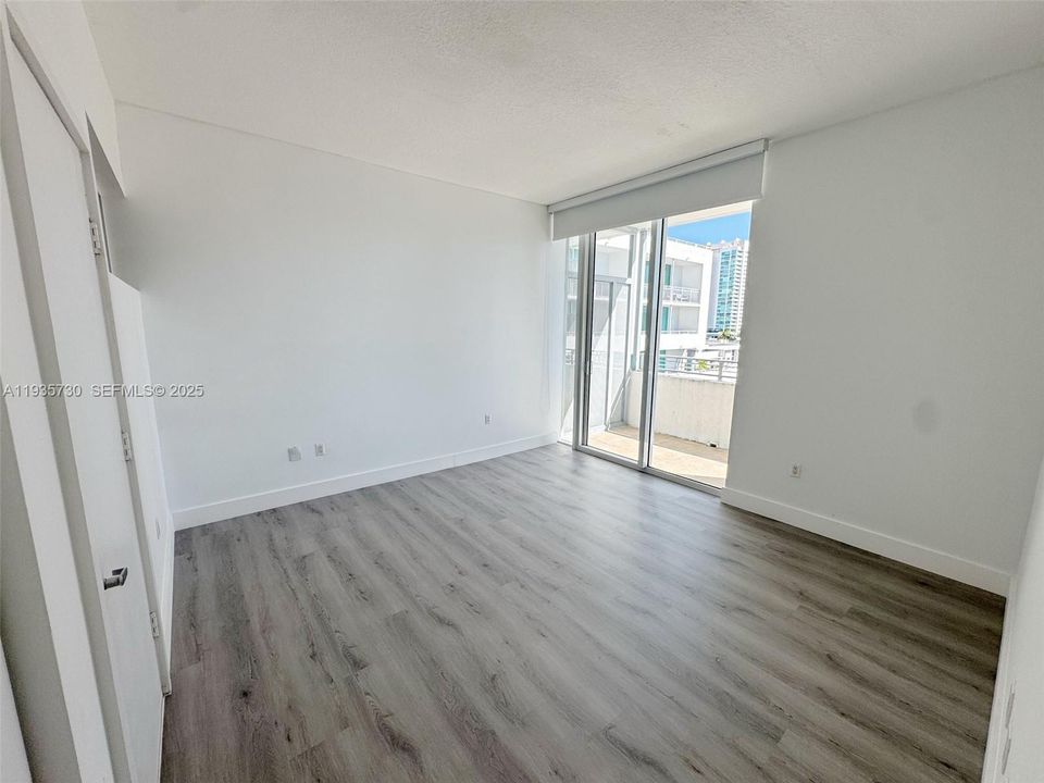 出租: $3,800 (2 贝兹, 2 浴室, 1036 平方英尺)