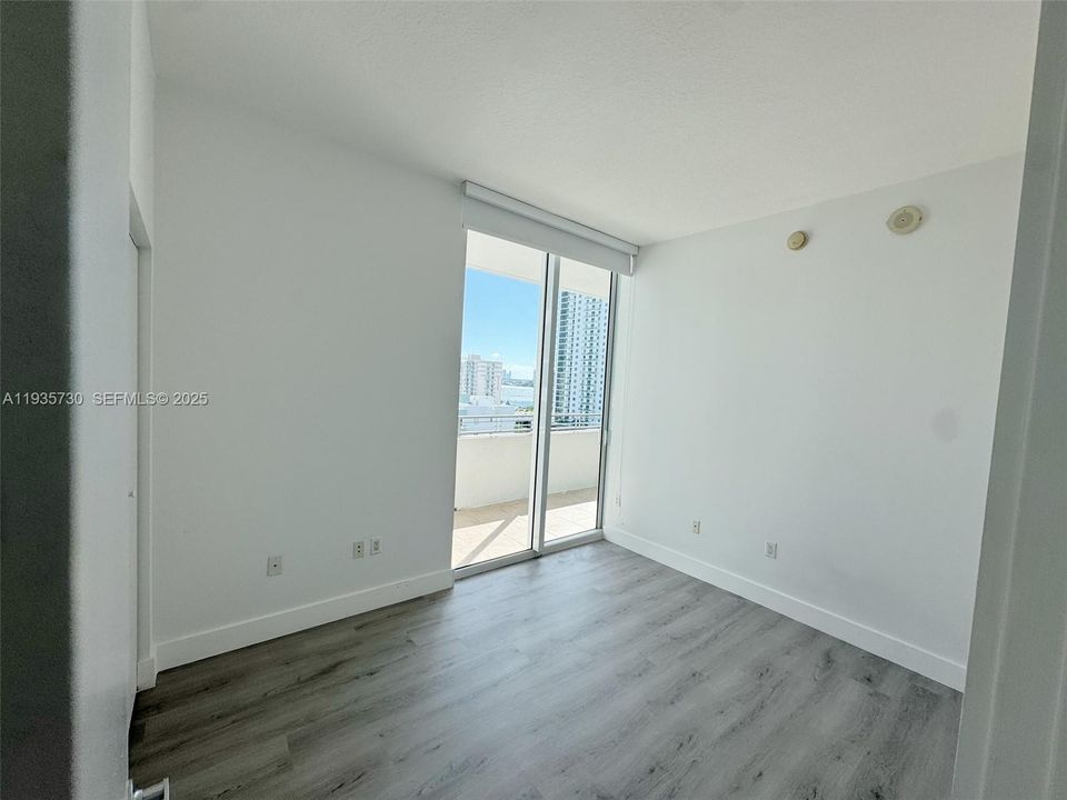 出租: $3,800 (2 贝兹, 2 浴室, 1036 平方英尺)