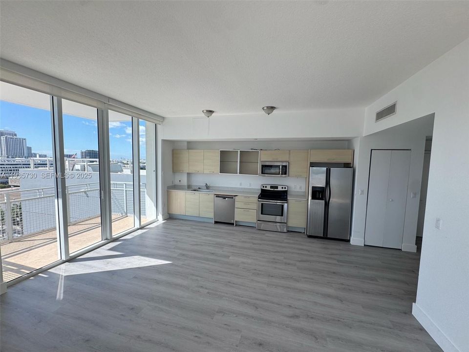 出租: $3,800 (2 贝兹, 2 浴室, 1036 平方英尺)