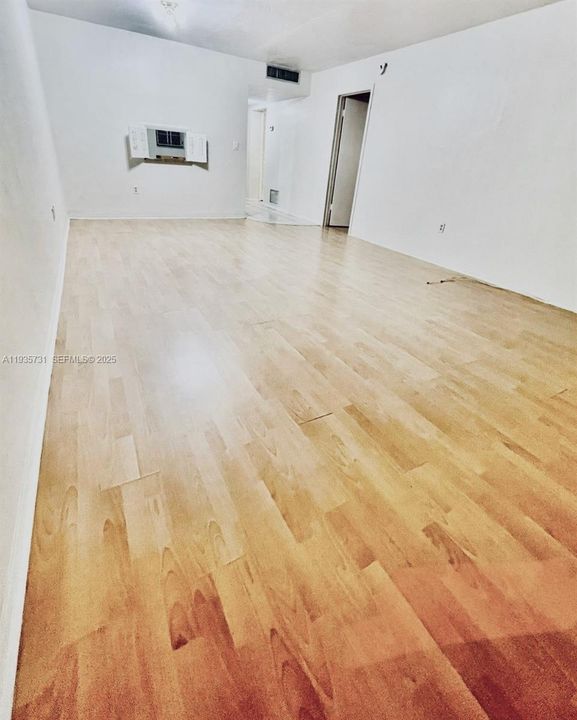 出租: $1,500 (1 贝兹, 1 浴室, 954 平方英尺)