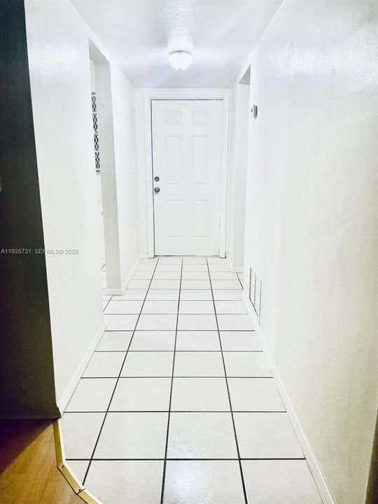 出租: $1,500 (1 贝兹, 1 浴室, 954 平方英尺)