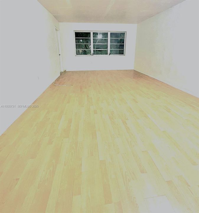 出租: $1,500 (1 贝兹, 1 浴室, 954 平方英尺)