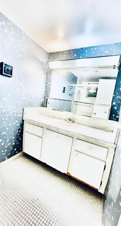 出租: $1,500 (1 贝兹, 1 浴室, 954 平方英尺)