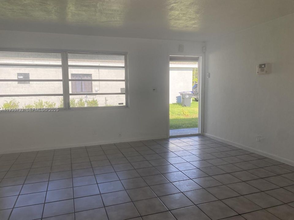 В аренду: $2,200 (2 спален, 1 ванн, 2199 Квадратных фут)