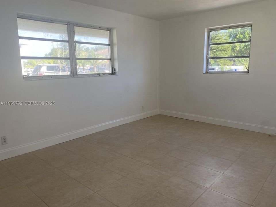 В аренду: $2,200 (2 спален, 1 ванн, 2199 Квадратных фут)