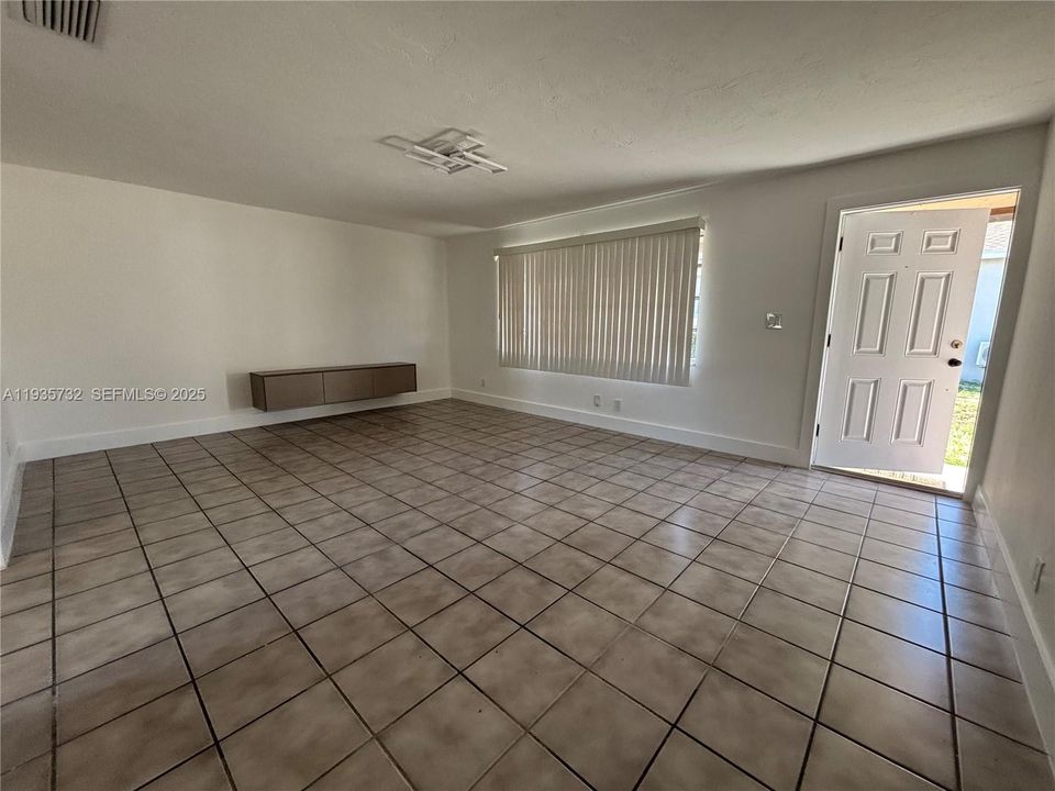 В аренду: $2,200 (2 спален, 1 ванн, 2199 Квадратных фут)