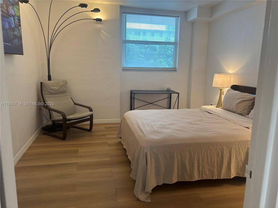 На продажу: $299,900 (1 спален, 1 ванн, 730 Квадратных фут)