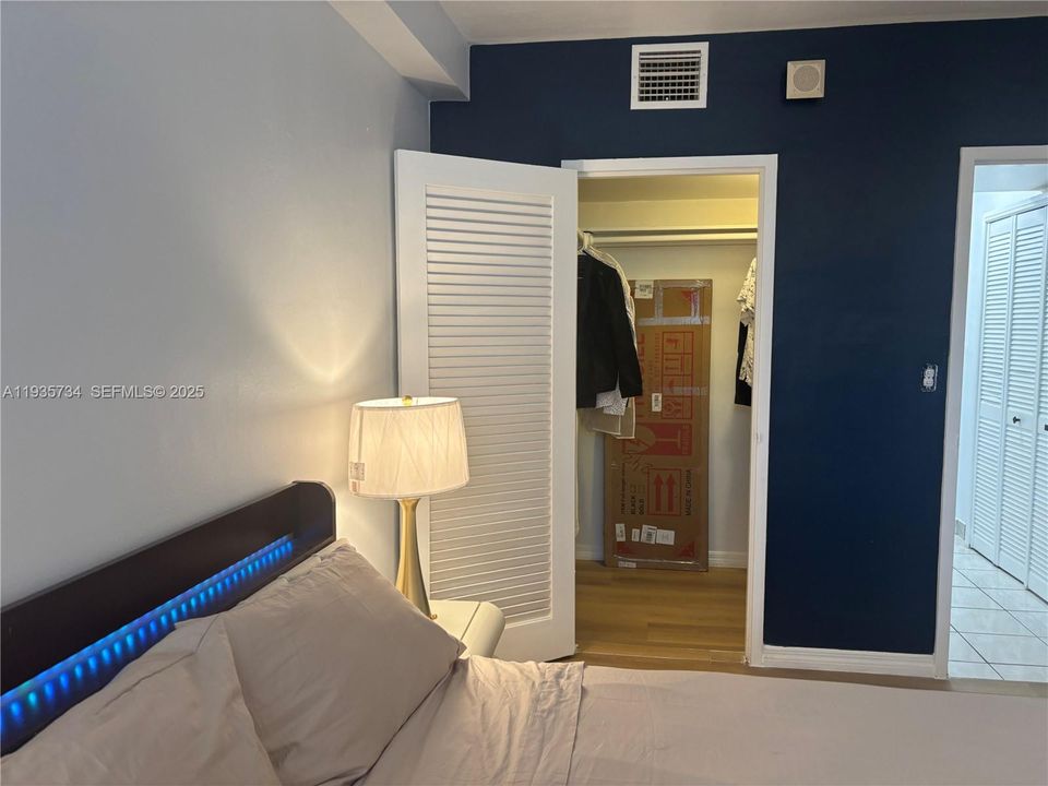 На продажу: $299,900 (1 спален, 1 ванн, 730 Квадратных фут)