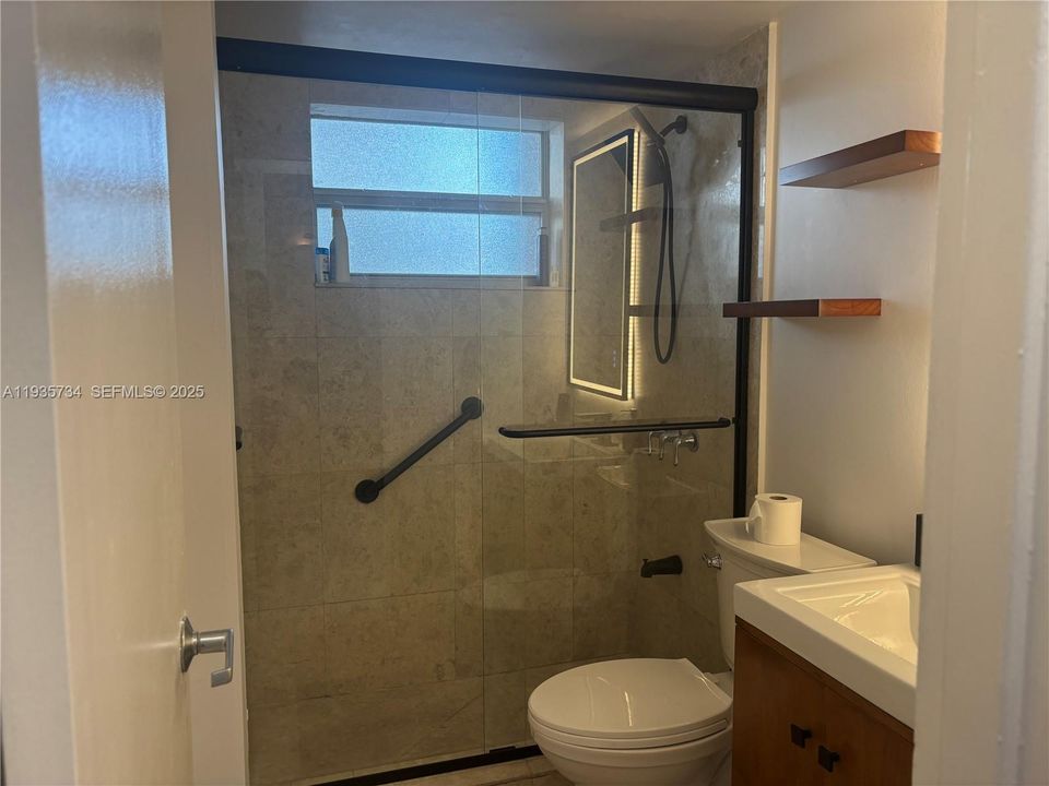 На продажу: $299,900 (1 спален, 1 ванн, 730 Квадратных фут)