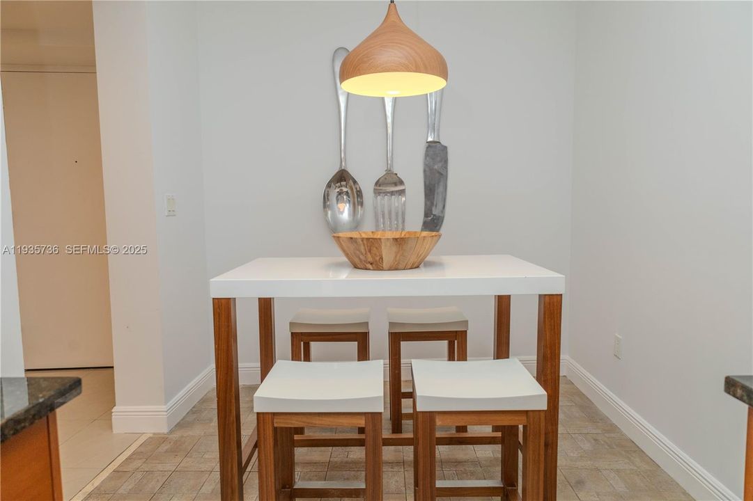 待售: $929,000 (3 贝兹, 3 浴室, 1571 平方英尺)