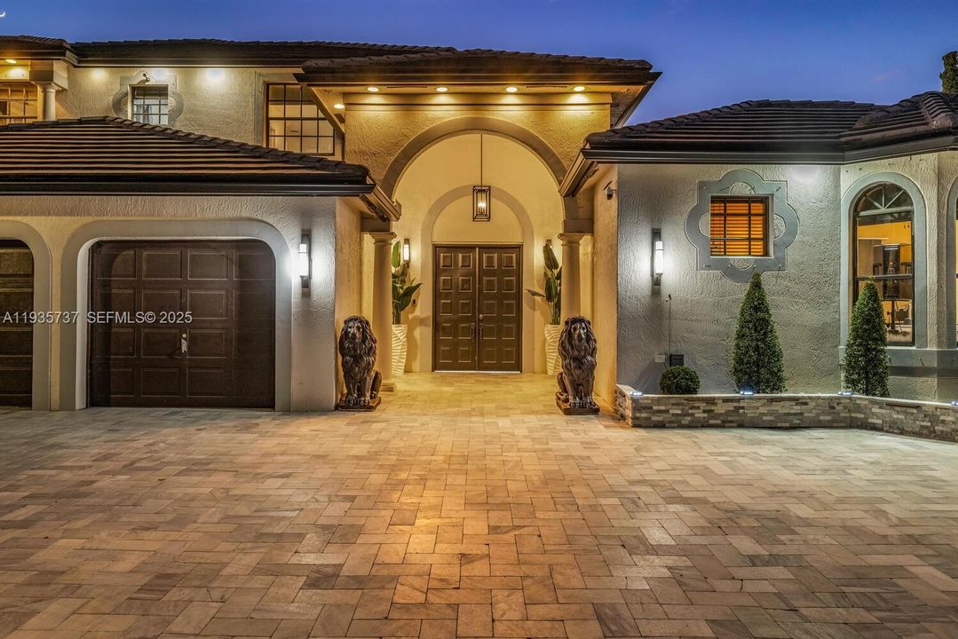 For Sale: $1,850,000 (7 beds, 5 baths, 3966 Square Feet)