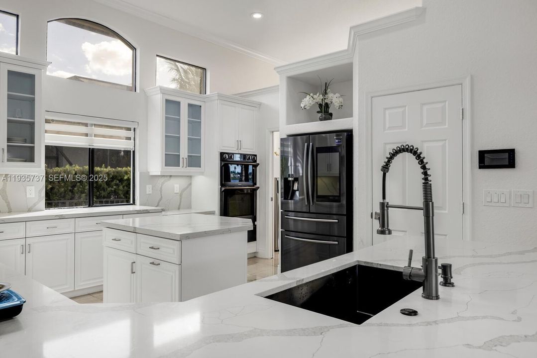 For Sale: $1,850,000 (7 beds, 5 baths, 3966 Square Feet)