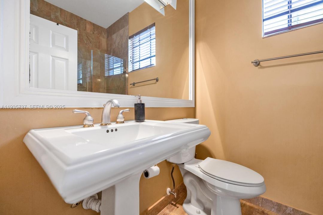 For Sale: $1,850,000 (7 beds, 5 baths, 3966 Square Feet)