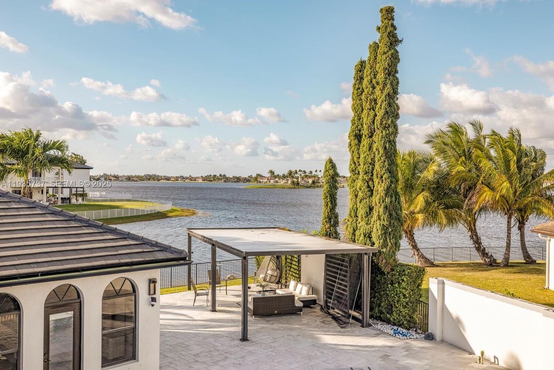 For Sale: $1,850,000 (7 beds, 5 baths, 3966 Square Feet)