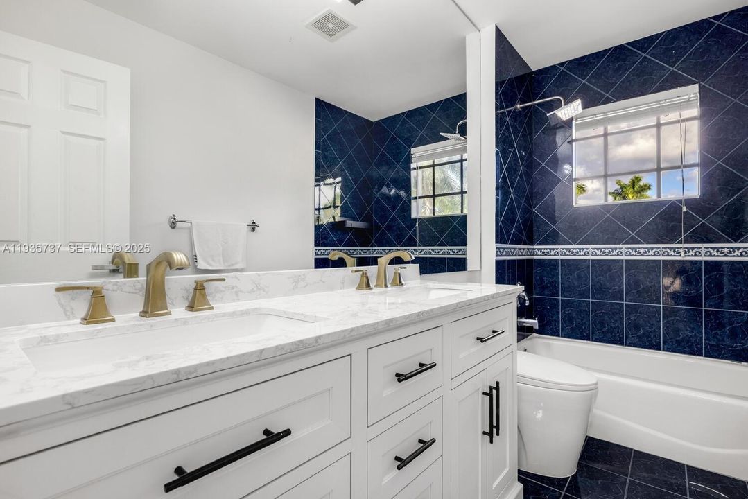 For Sale: $1,850,000 (7 beds, 5 baths, 3966 Square Feet)