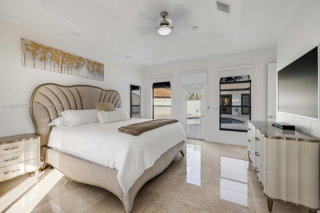 For Sale: $1,850,000 (7 beds, 5 baths, 3966 Square Feet)