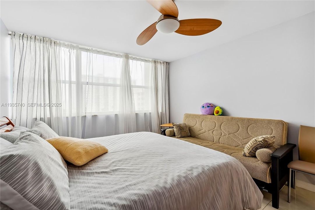 For Sale: $450,000 (2 beds, 2 baths, 1252 Square Feet)