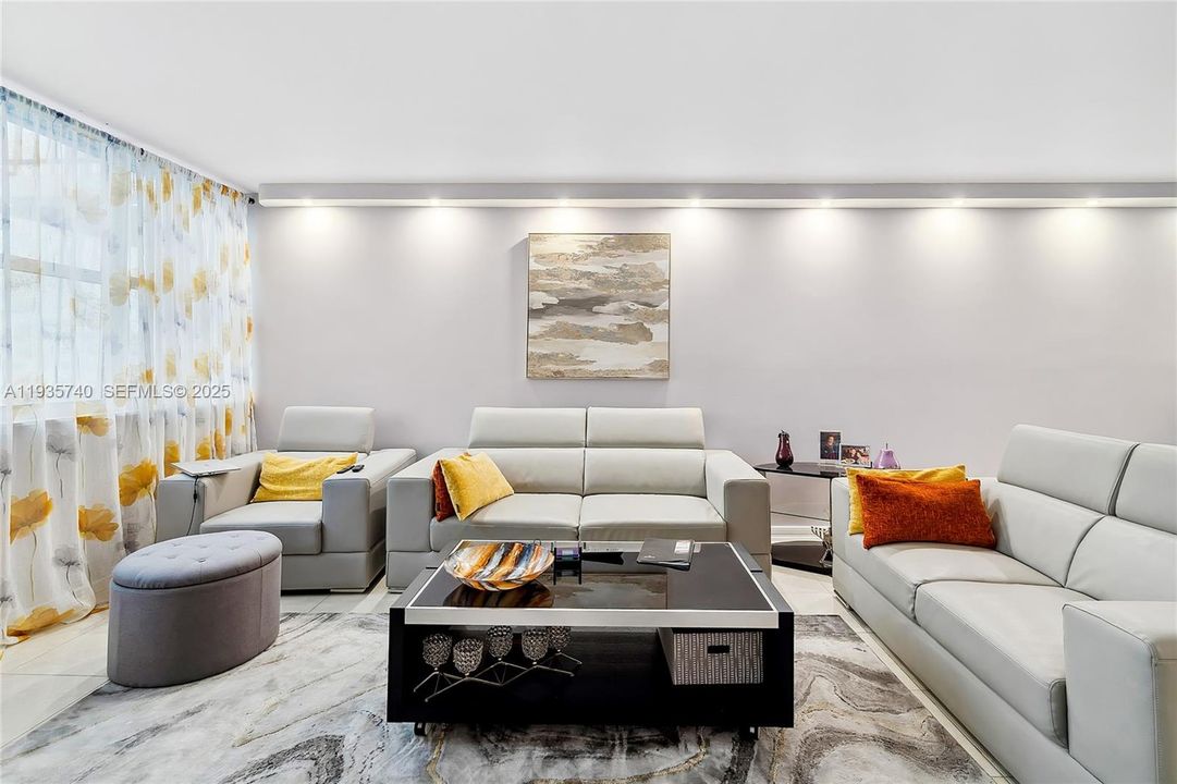 For Sale: $450,000 (2 beds, 2 baths, 1252 Square Feet)