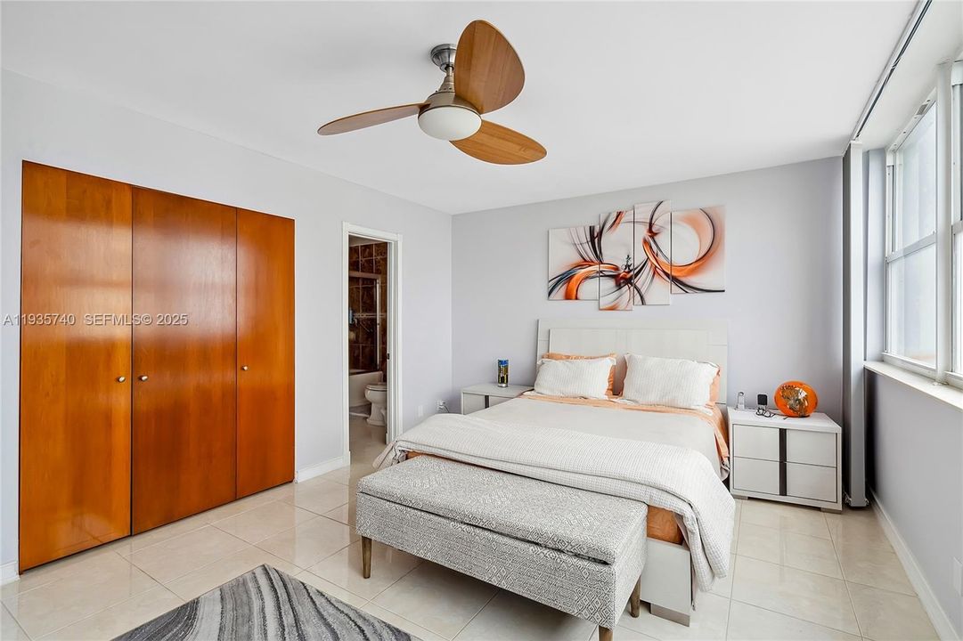 For Sale: $450,000 (2 beds, 2 baths, 1252 Square Feet)