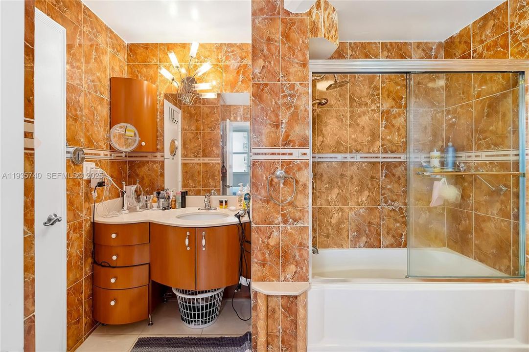 For Sale: $450,000 (2 beds, 2 baths, 1252 Square Feet)