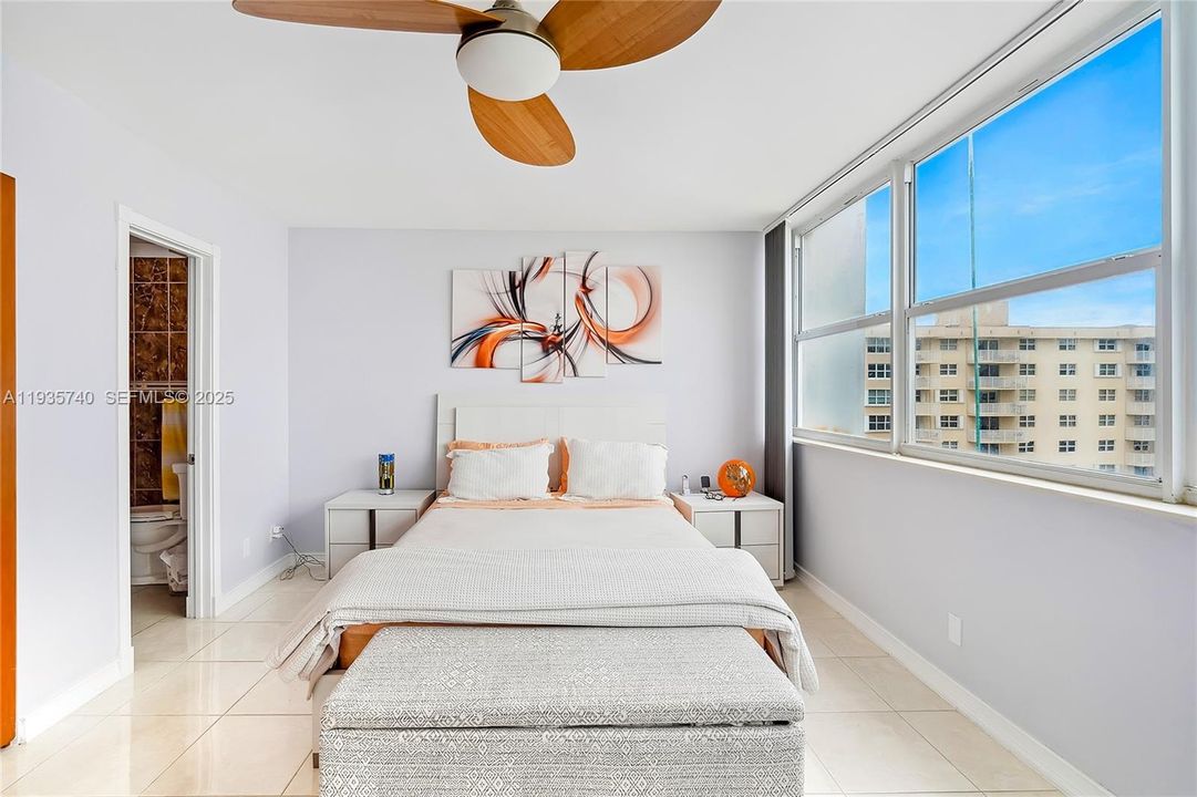 For Sale: $450,000 (2 beds, 2 baths, 1252 Square Feet)