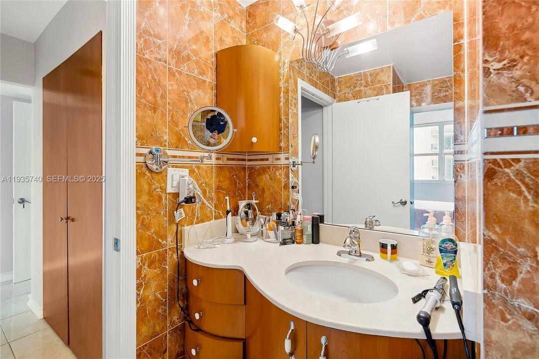 For Sale: $450,000 (2 beds, 2 baths, 1252 Square Feet)