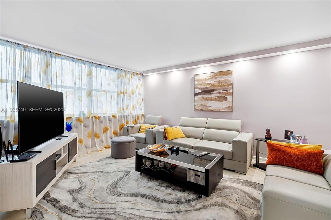 For Sale: $450,000 (2 beds, 2 baths, 1252 Square Feet)