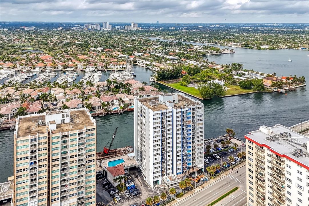 For Sale: $450,000 (2 beds, 2 baths, 1252 Square Feet)